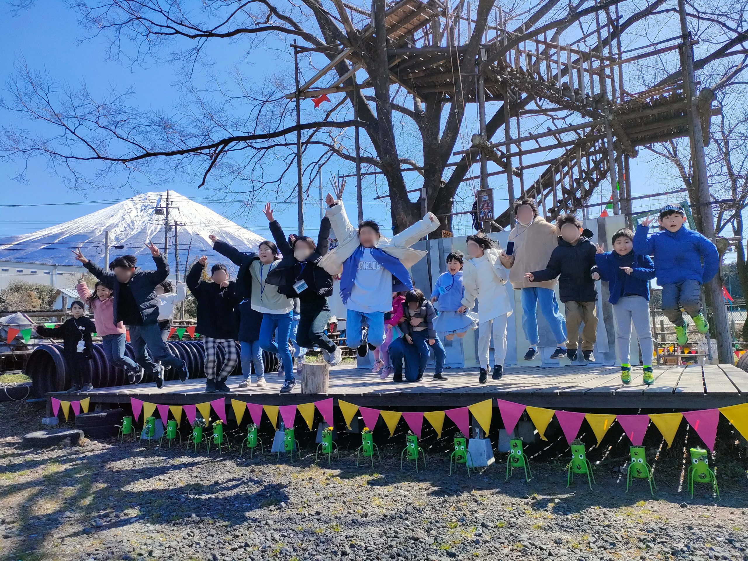 富士山バックにジャンプ