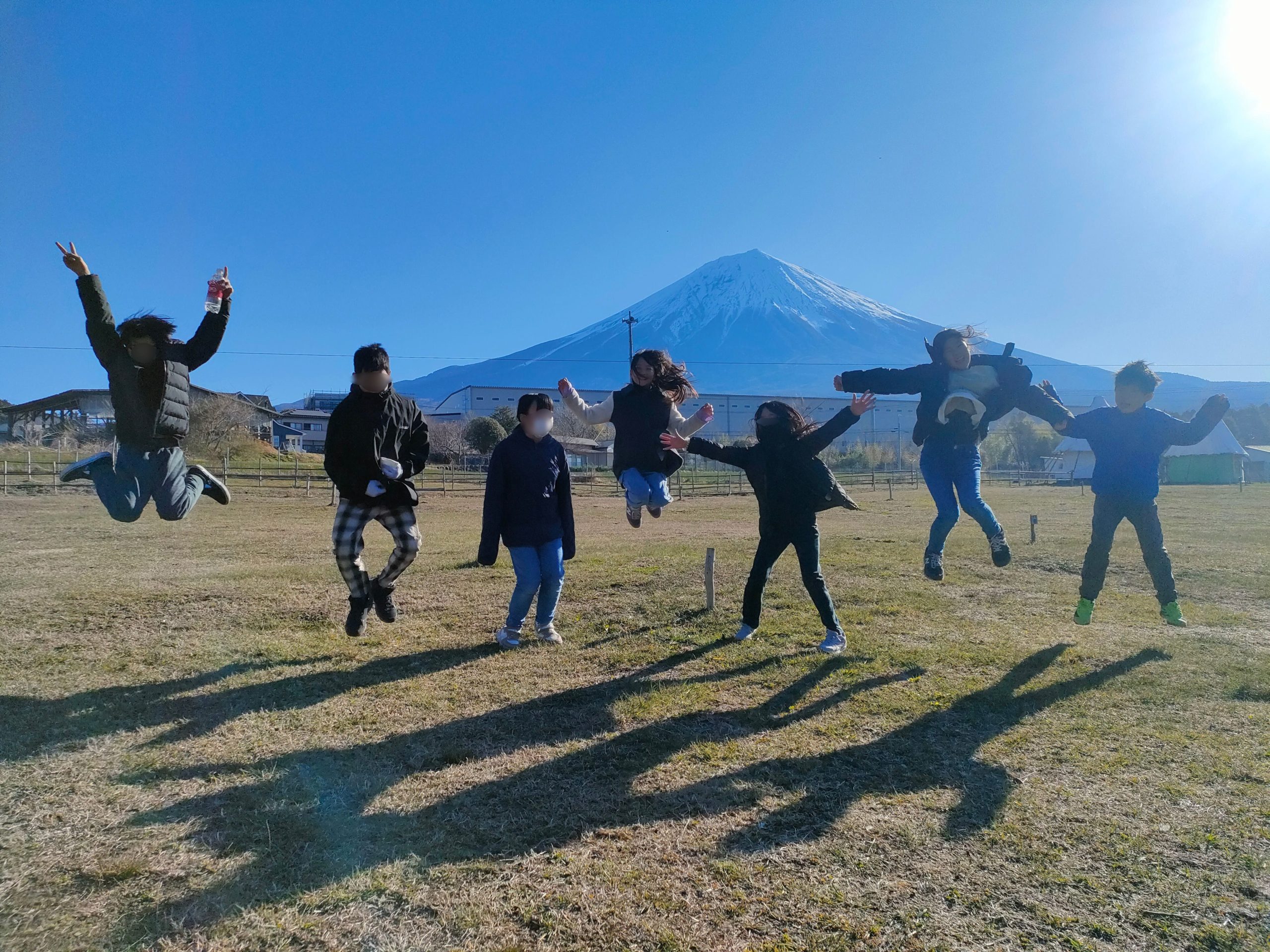 富士山をバックにジャンプ！