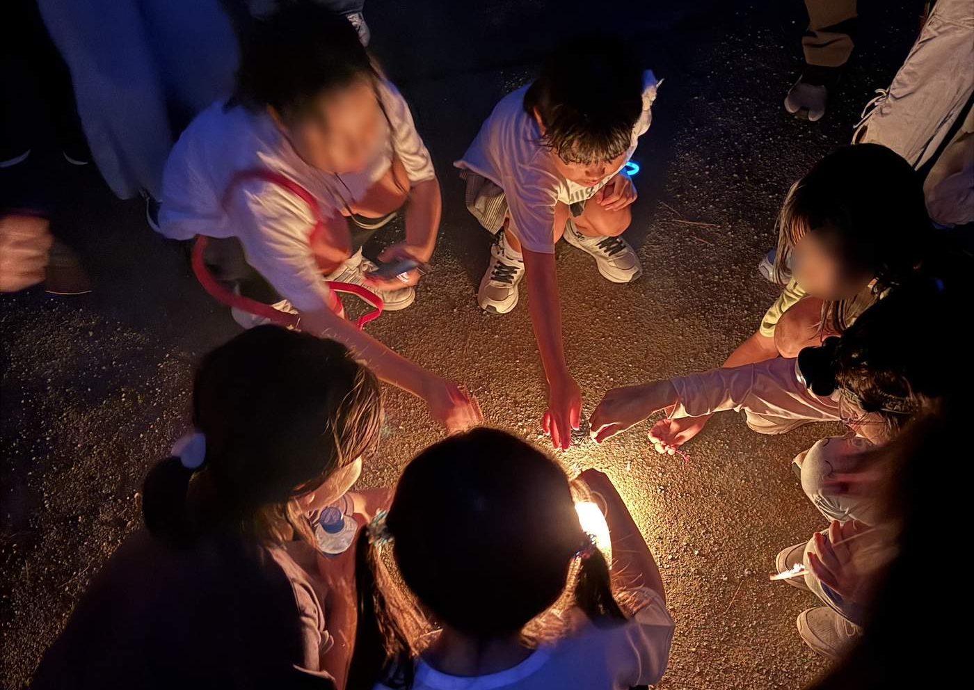 2025年修学旅行(岡山)の花火タイムの様子