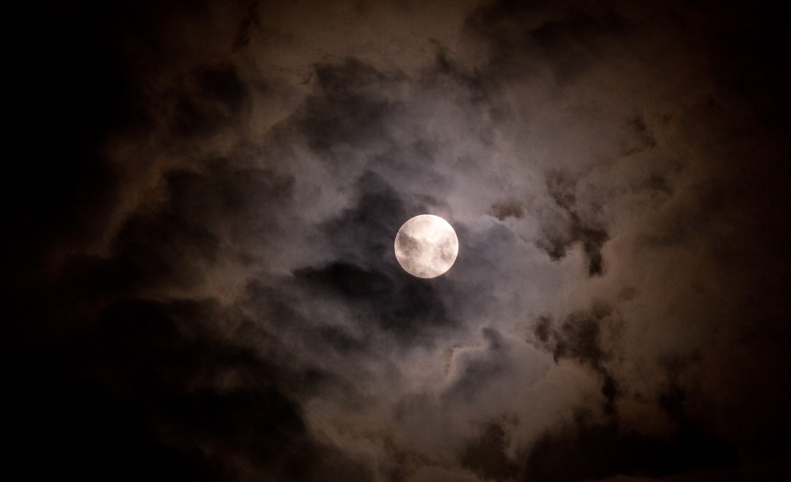 行楽の秋 秋の夜長に月を眺めよう 広島お月見スポット7選 Aini Magazine